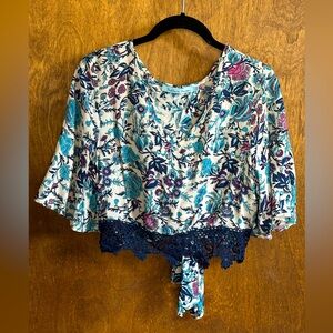 SALE ✨ Solitaire swim (L) floral crop top, bell sleeves, lace, ties in back